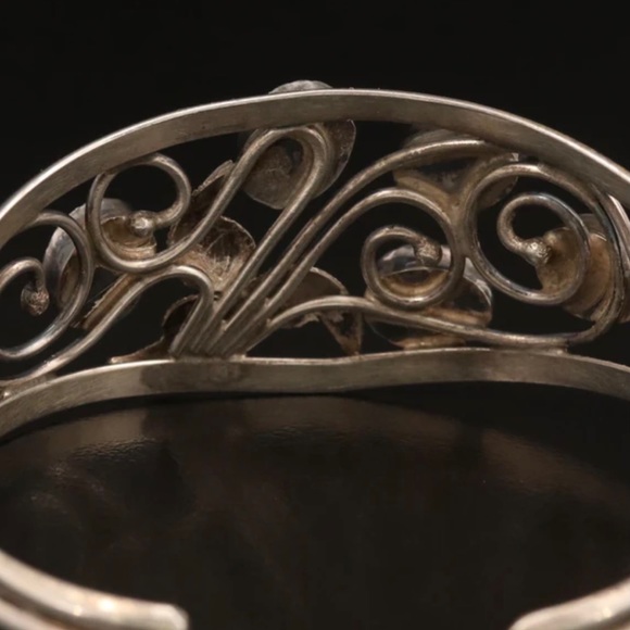 STERLING SILVER WIREWORK PETIT VINTAGE CUFF BRACELET WITH CORAL & MALACHITE - Picture 6 of 6